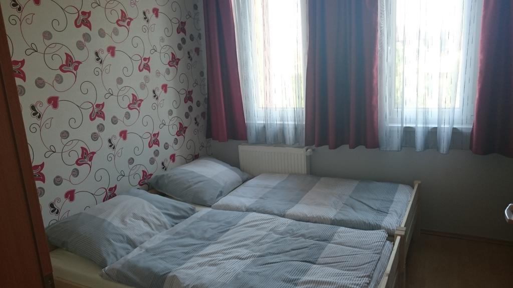 Reka Apartman Buk Bilik gambar