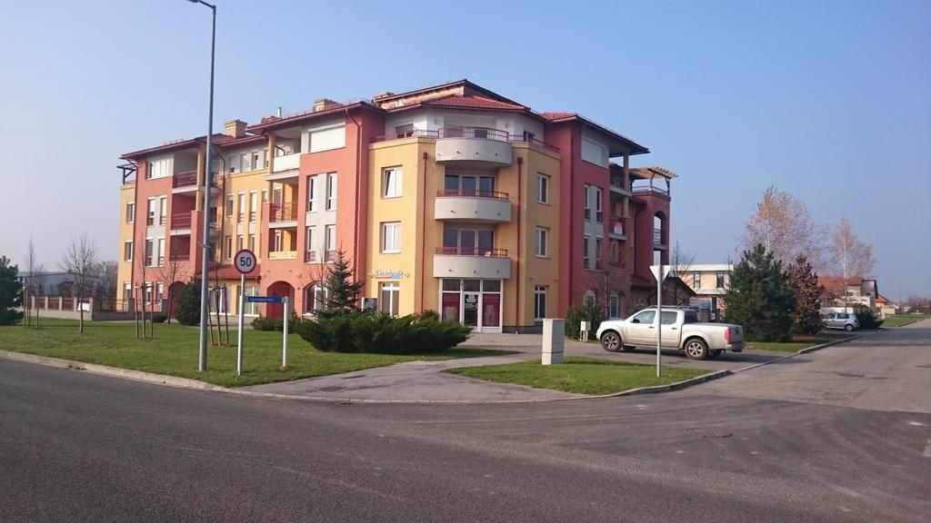 Reka Apartman Buk Bilik gambar