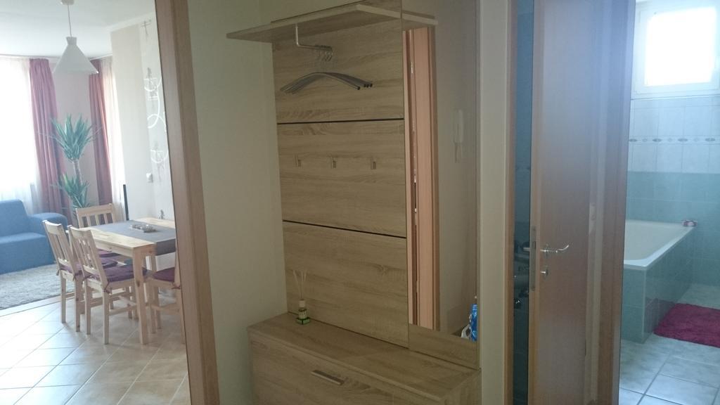 Reka Apartman Buk Bilik gambar